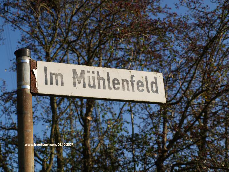 Foto der Im Mühlenfeld: Straßenschild Im Mühlenfeld