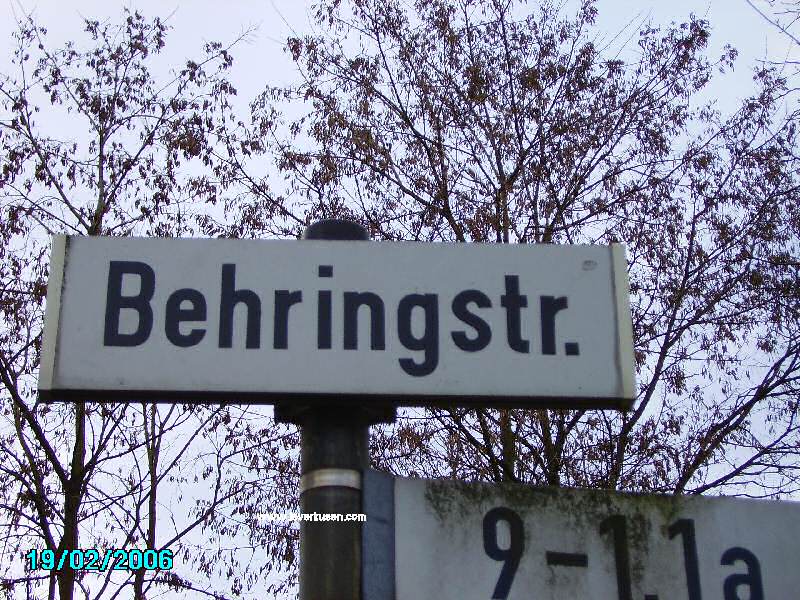 Foto der Behringstr.: Straßenschild Behringstr.
