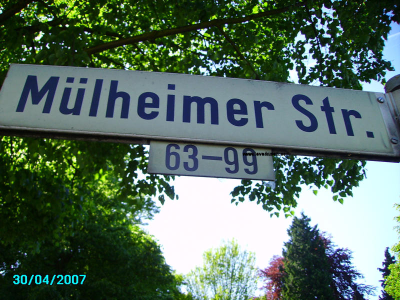 Straßenschild Mülheimer Straße