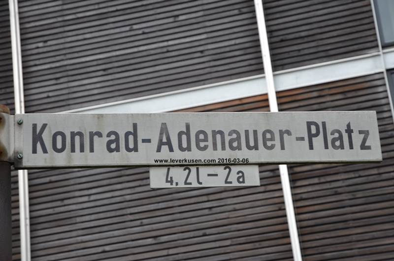 Konrad-Adenauer-Platz, Schild