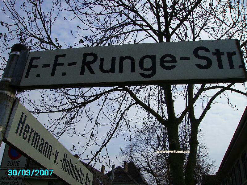 Foto der Friedlieb-Ferdinand-Runge-Str.: Straßenschild Friedlieb-Ferdinand-Runge-Str.