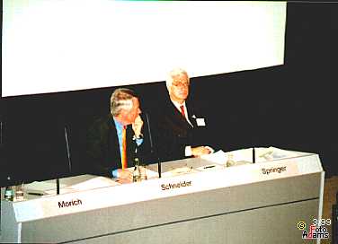 Pressekonferenz anllich Verhllung Hochhaus mit Bayer-Vorstandsvorsitzenden Manfred Schneider (10 k)