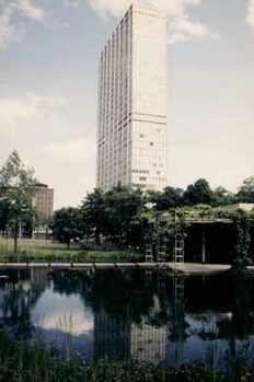 Bayer-Hochhaus (ehemalig) // Medienfassade