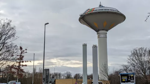 Wasserturm Leverkusen bei aufgelockertem Himmel