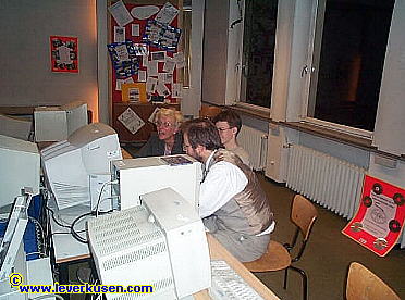 Gisela Ley beim Chatten (k)