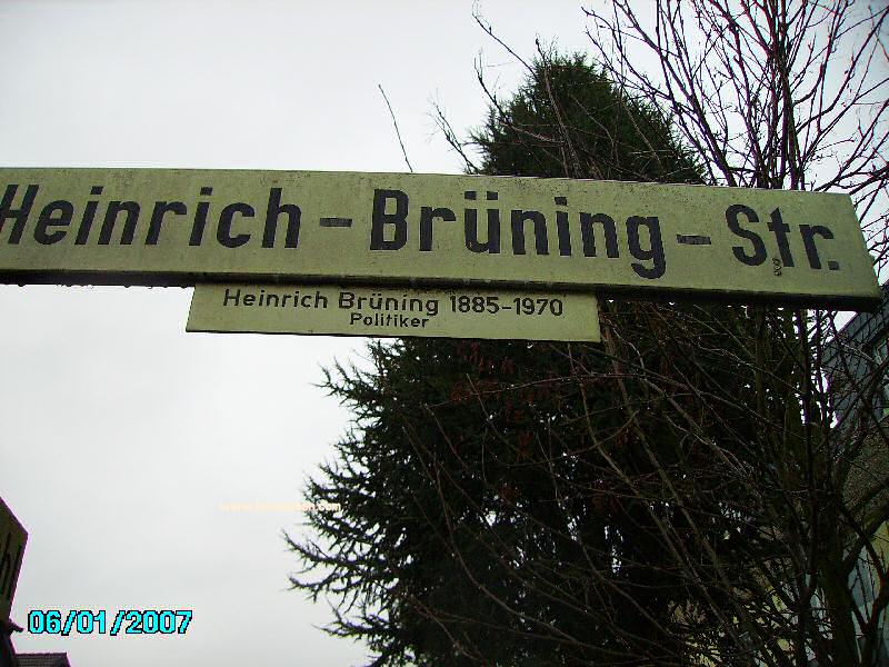 Foto der Heinrich-Brüning-Str.: Straßenschild Heinrich-Brüning-Str.