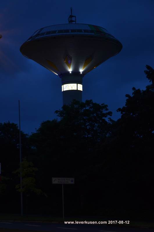 Wasserturm bei Nacht