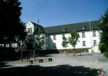 Grundschule im Steinfeld