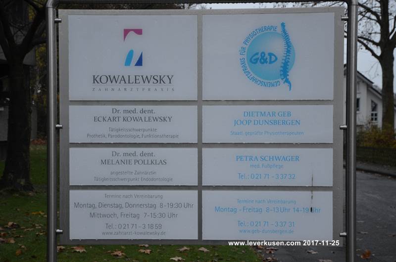Akazienweg 2, Schild