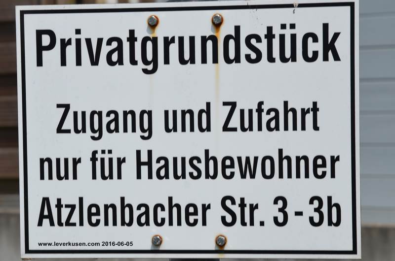 Atzlenbacher Str. 3-3b, Schild