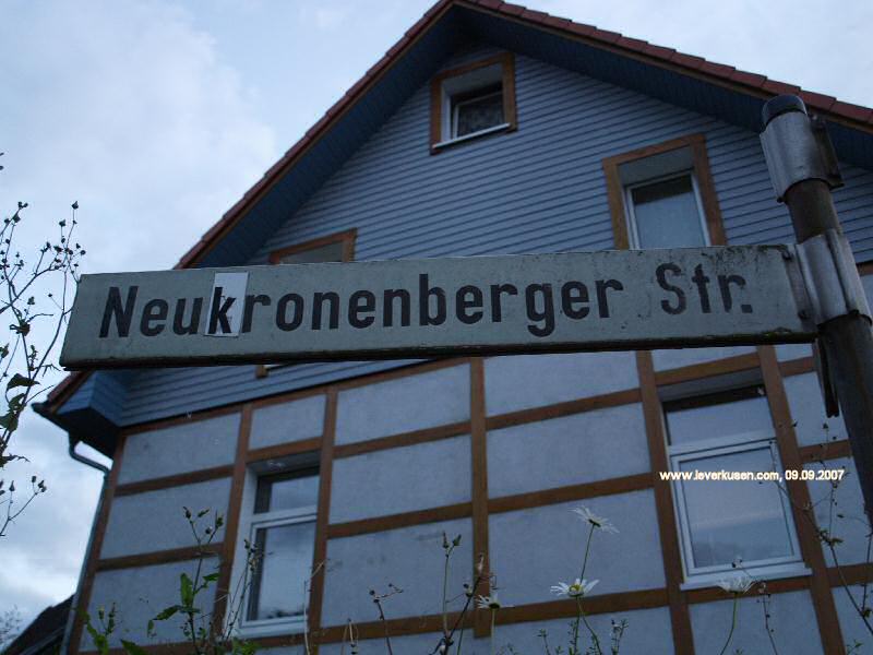 Foto der Neukronenberger Str.: Straßenschild Neukronenberger Str.