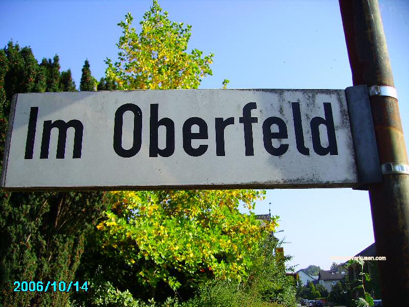 Foto der Im Oberfeld: Straßenschild Oberfeld