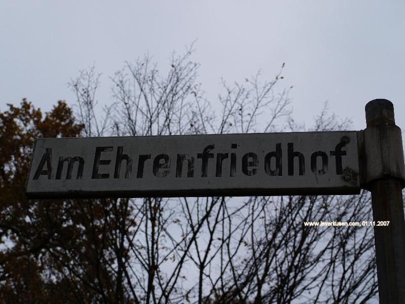 Foto der Am Ehrenfriedhof: Straßenschild Am Ehrenfriedhof