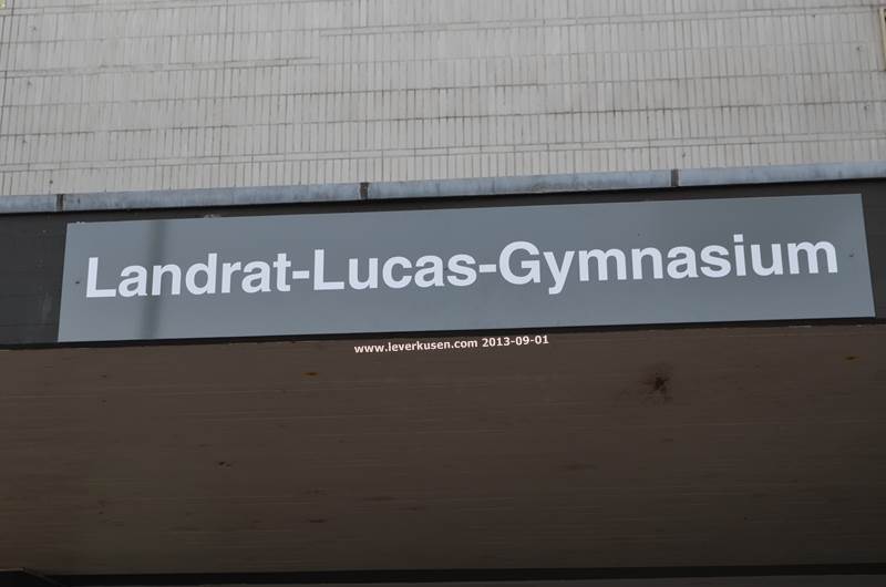 Landrat-Lucas-Gymnasium, Schild