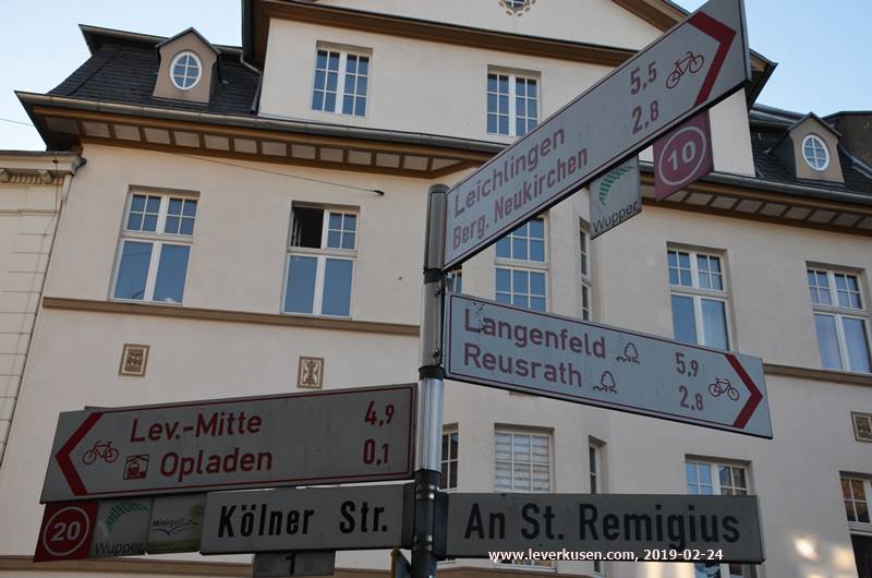 An Sankt Remigius, Schild