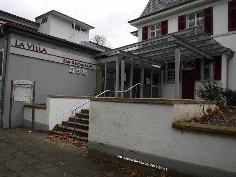 Leverkusen, Bild: Stadthalle, Eingang