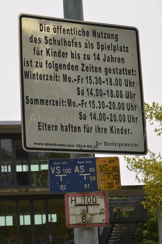 Theodor-Heuss-Realschule: Schulhofschild
