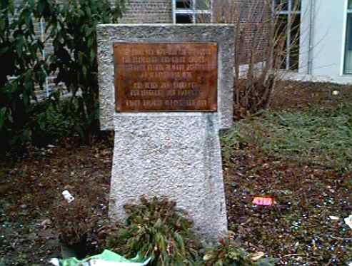 Gedenkstein f�r die ehemalige Synagoge (29 k)