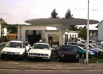 Foto der Lützenkirchener Straße: Denkmal-Tankstelle
