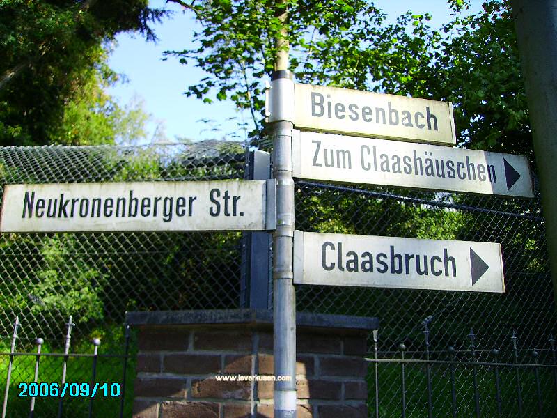 Biesenbach, Claasbruch, Zum Claashäuschen, Neukronenberger Str., Straßenschild