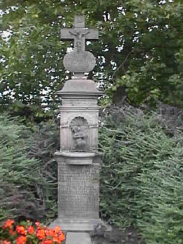 Foto der Lützenkirchener Straße: Denkmal
