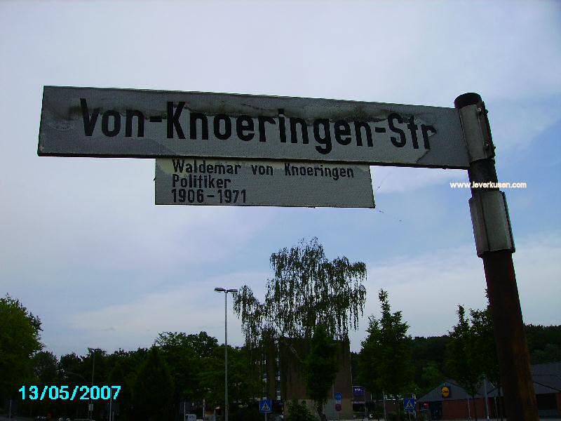 Foto der Von-Knoeringen-Str.: Straßenschild Von-Knoeringen-Straße