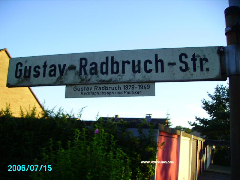Straßenschild Gustav-Radbruch-Str.
