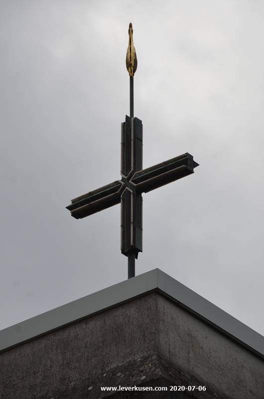 Sankt Matthias, Kreuz