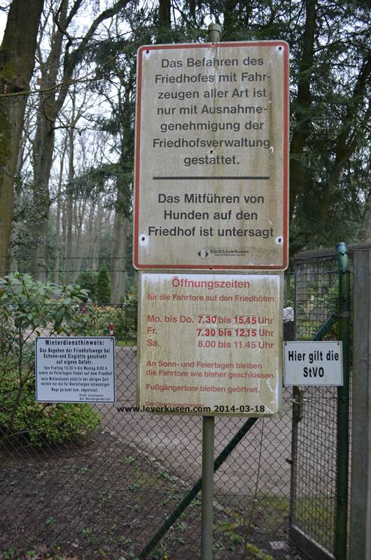 Waldfriedhof, Hinweisschilder