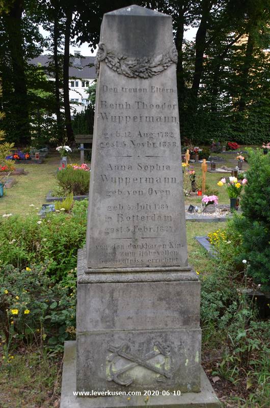 Historischer Grabstein Reinh. Theodor und Anna Sophia Wuppermann