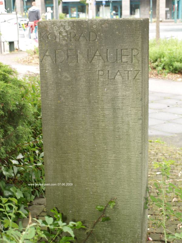 Foto der Konrad-Adenauer-Platz: Adenauer Stein-Rückseite