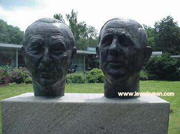 Foto der Konrad-Adenauer-Platz: Konrad Adenauer und Charles de Gaulle