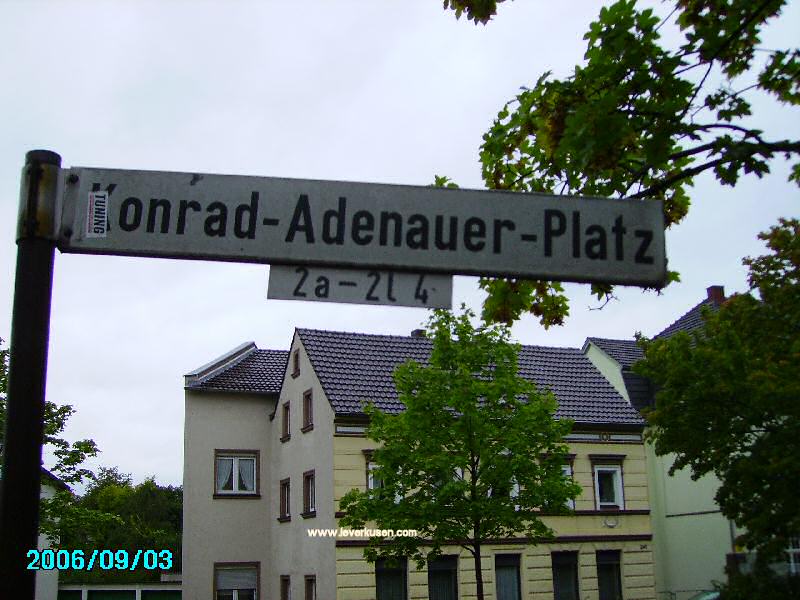 Foto der Konrad-Adenauer-Platz: Straßenschild Konrad-Adenauer-Platz