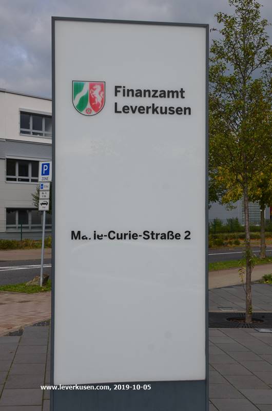 Finanzamt, Schild