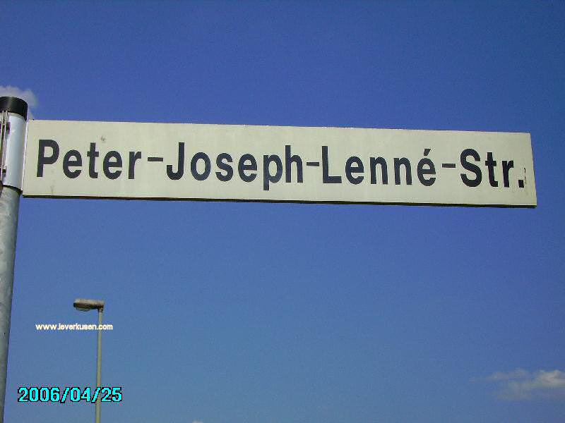 Straßenschild Peter-Joseph-Lenne-Straße
