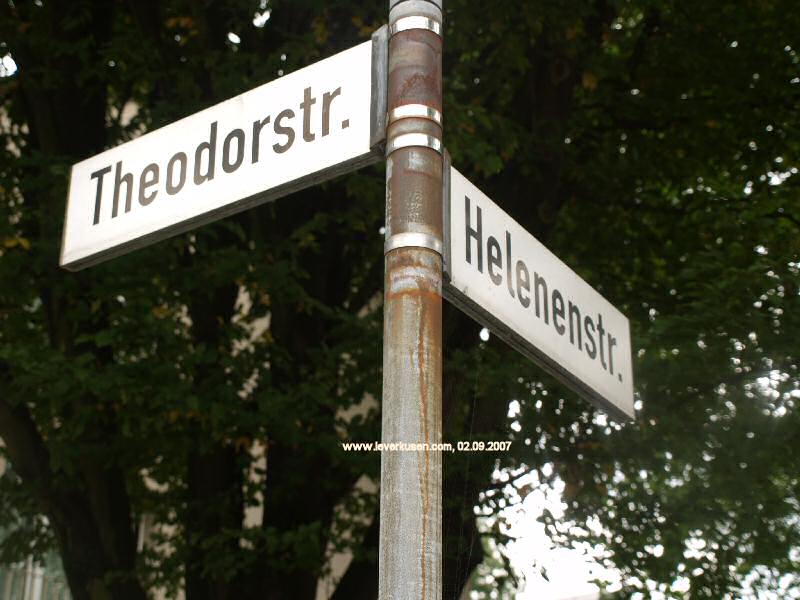 Foto der Theodorstr.: Straßenschild Theodorstr.