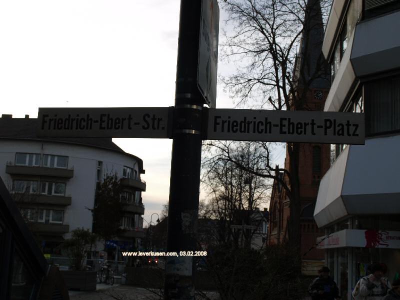 Foto der Friedrich-Ebert-Platz: Straßenschild Friedrich-Ebert-Platz