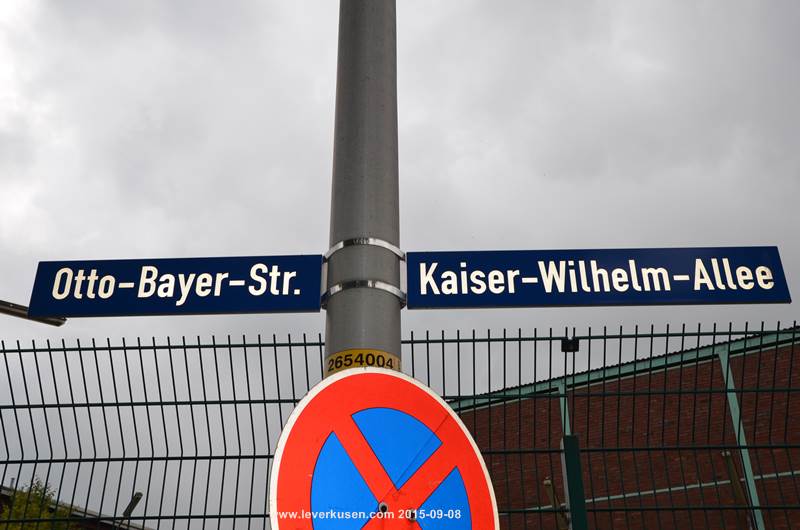 Kaiser-Wilhelm-Allee/Otto-Bayer-Str., Schild