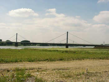 Landesgartenschau im Bau mit Rheinbrücke