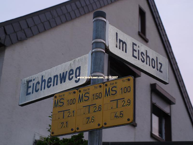 Eichenweg, Im Eisholz, Straßenschild