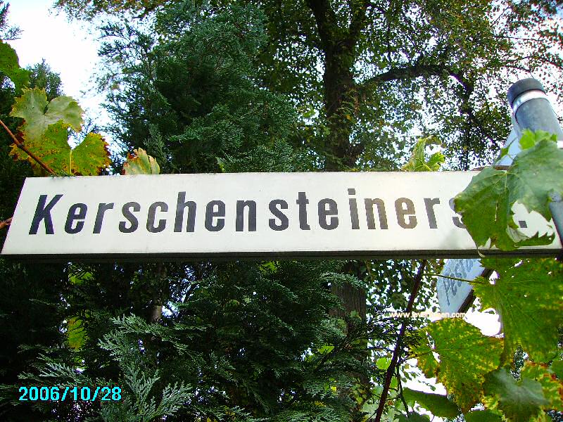 Foto der Kerschensteinerstr.: Straßenschild Kerschensteiner Str.