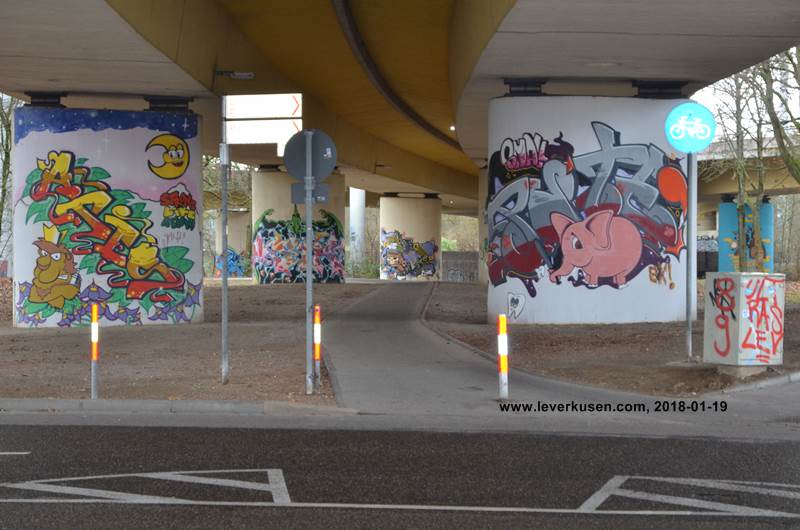 Graffiti unter der Stadtautobahn