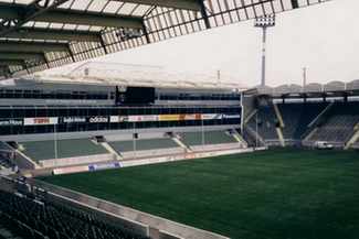 leeres Stadion von innen (11 k)