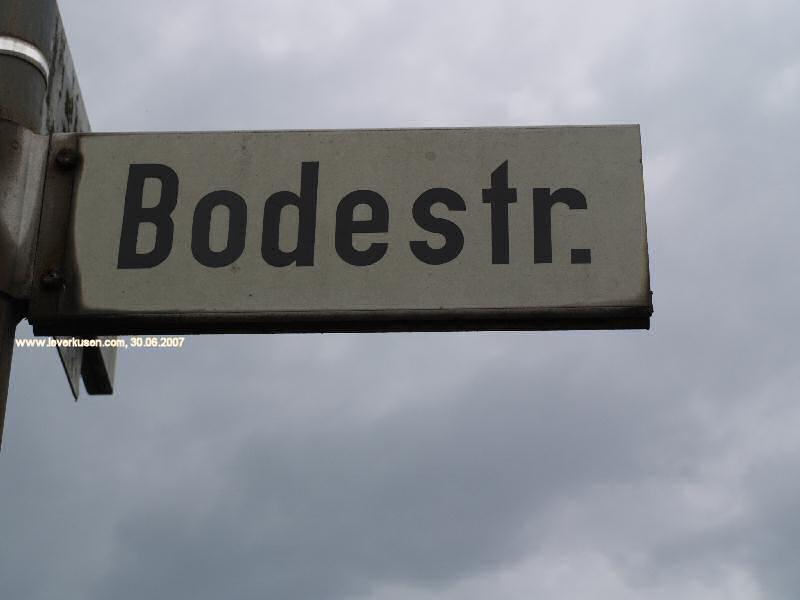 Straßenschild Bodestr.