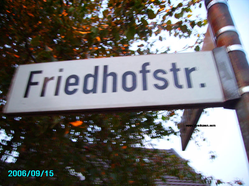 Foto der Friedhofstr.: Straßenschild Friedhofstraße