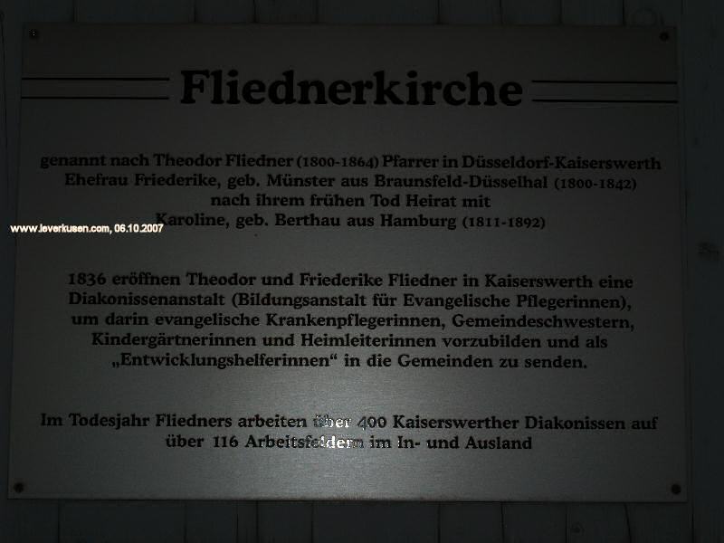 Foto der Theodor-Fliedner-Str.: Erläuterung Fliednerkirche Foto der Theodor-Fliedner-Str.: Erläuterung Fliednerkirche