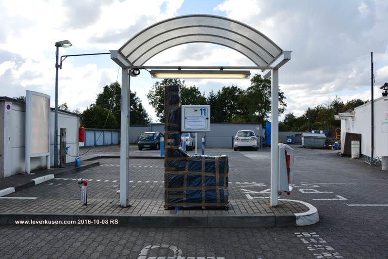 Esso-Tankstelle noch im ARAL-Blau