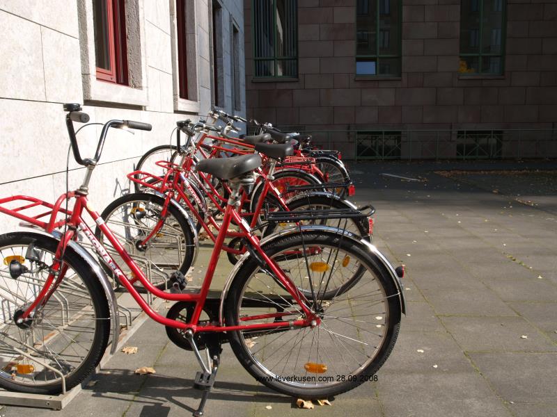Rote Fahrräder