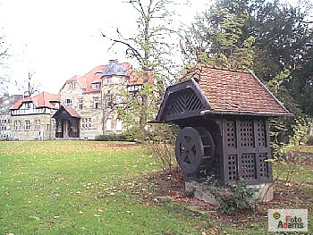 Brunnen an der Villa Römer (43 k)