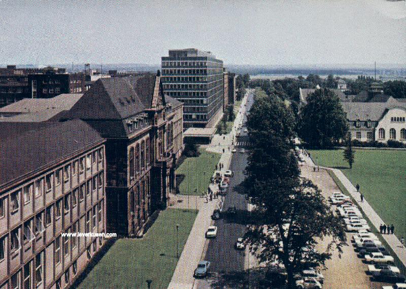 Foto der Kaiser-Wilhelm-Allee: Kaiser-Wilhelm-Allee mit Kasino, Q26 und K12